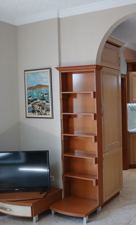 Jepet apartament 2+1 me qira tek Rruga e Kosovareve .