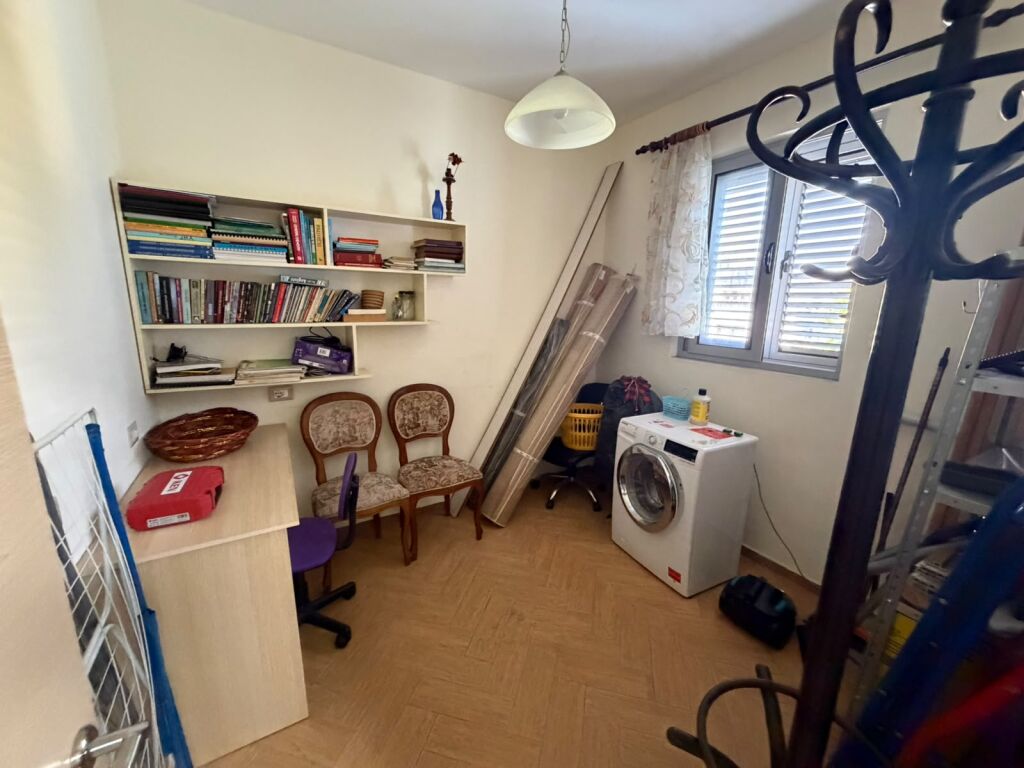🏡 PART OF VILLA FOR RENT – 3+1+2📍 Location: Near the Engineering Dormitories💶 Rent: 1,000 €/month