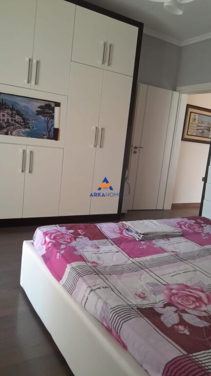 JEPET APARTAMENT ME QERA 3+2+BALLKONE " KODRA E PRIFTIT, RRUGA DISHA" 50.000 LEKE