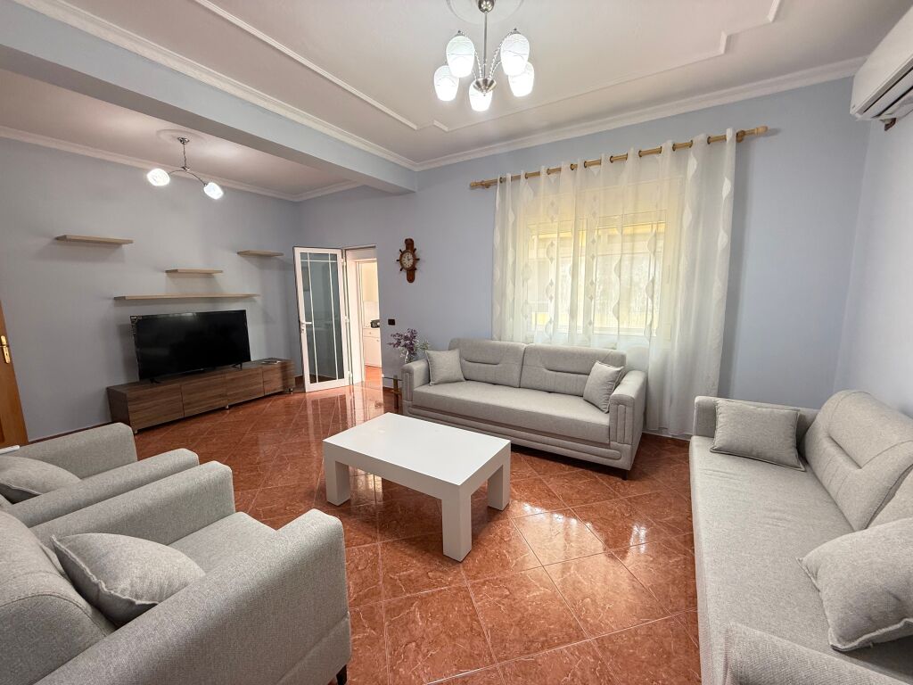 AFFITTIAMO IL 3° PIANO +PostO PARCHEGGIO DI UNA VILLA !