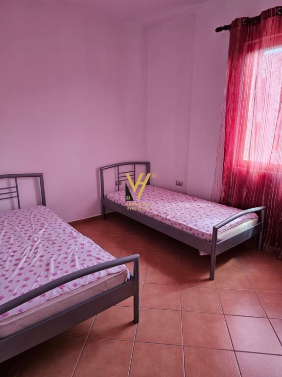JEPET HYRJE VILE 3+1+3BLK ME QERA NE SELITE 580 EURO