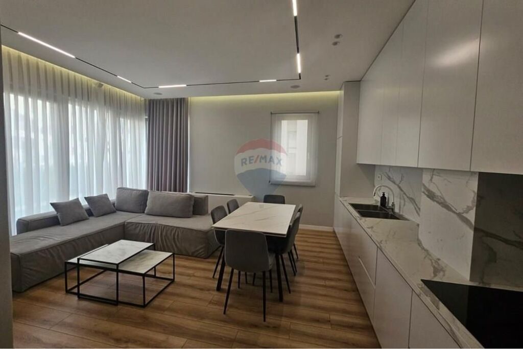 Apartament 3+1 per qira tek Liqeni i Thate!