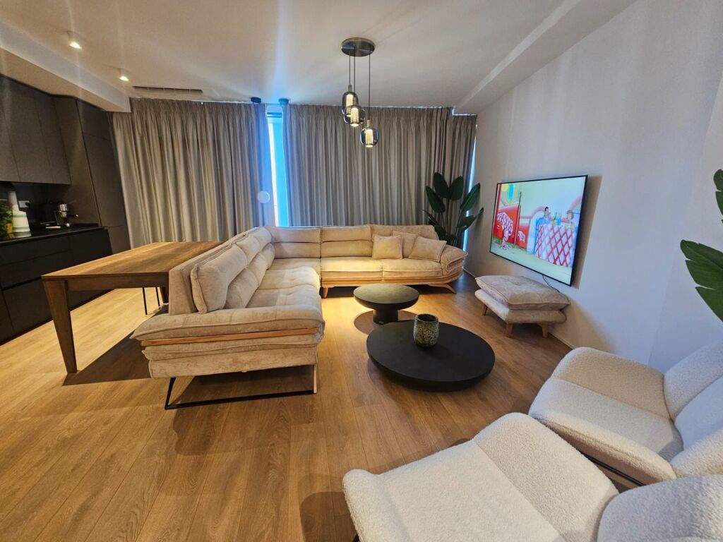 Apartament 2+1 me qira tek Lake View!