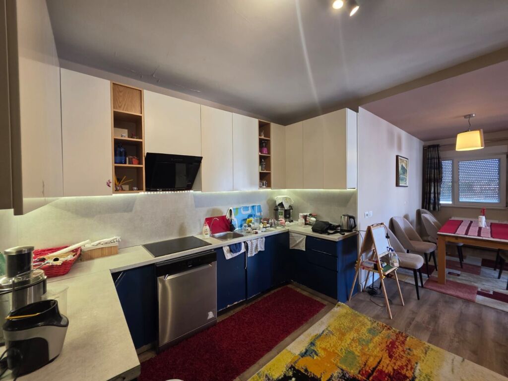 Apartament 2+2+2 në shitje – Plazh, pranë Rrugës Pavarësia