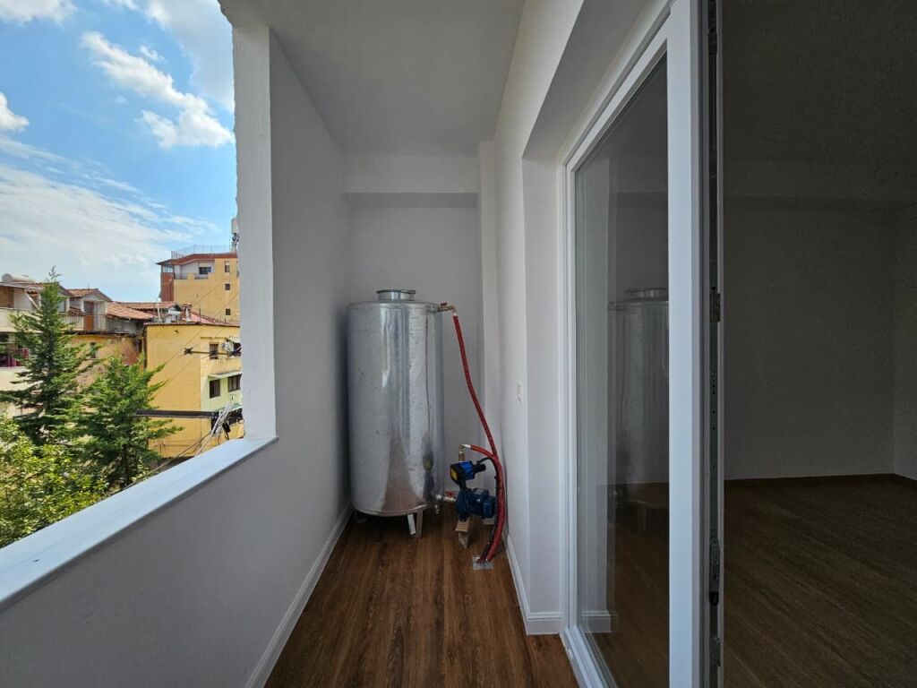 Apartament 1+1 per shitje tek Medreseja!