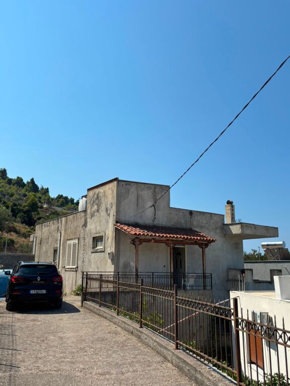 Ndërtesë me Pamje nga Deti në Shitje në Vlorë