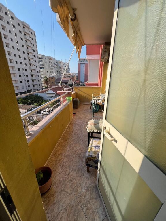 APARTAMENT 2+1 PËR SHITJE – PRANË SHKOLLËS EFTALI KOÇI!