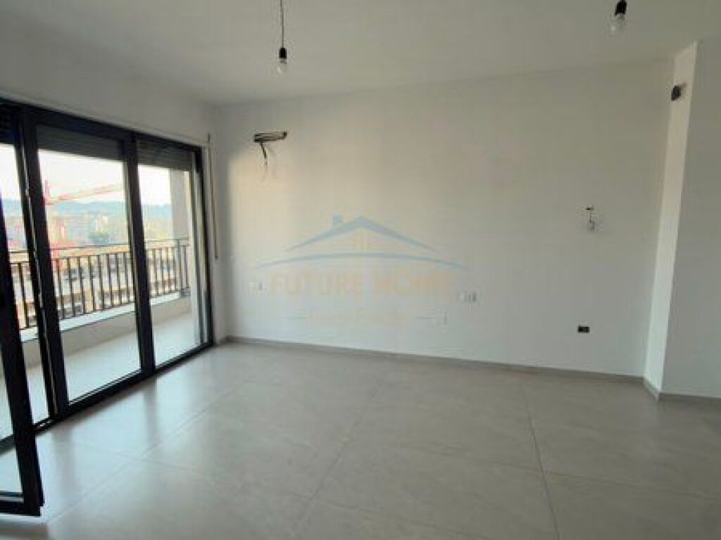 Affitto, Appartamento 3+1+2, Complesso Ndregjoni, Tirana