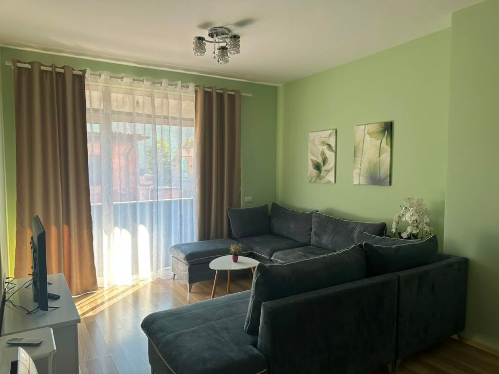 Jepet me qira apartament 1+1 në qendër të Tiranës