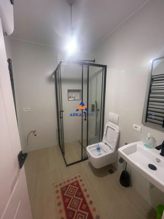JEPET APARTAMENT ME QERA 2+1+BALLKON "RRUGA VACE ZELA" 65.000 LEKE