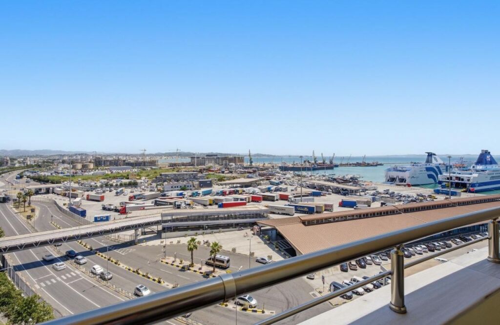 🏡 Apartament me Qira – Rruga e Portit, Durrës