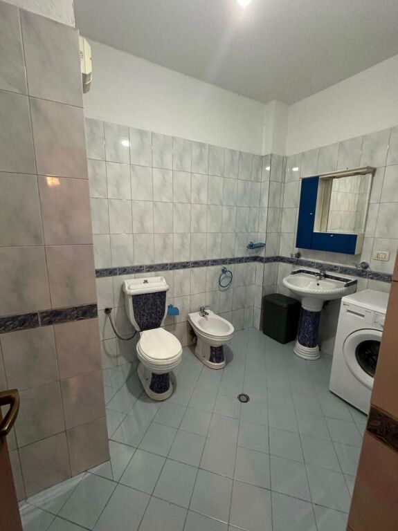 Apartament 2+1+2 me 2 Poste Parkimi te Rrethi i Ekonomikut, Rruga e Elbasanit