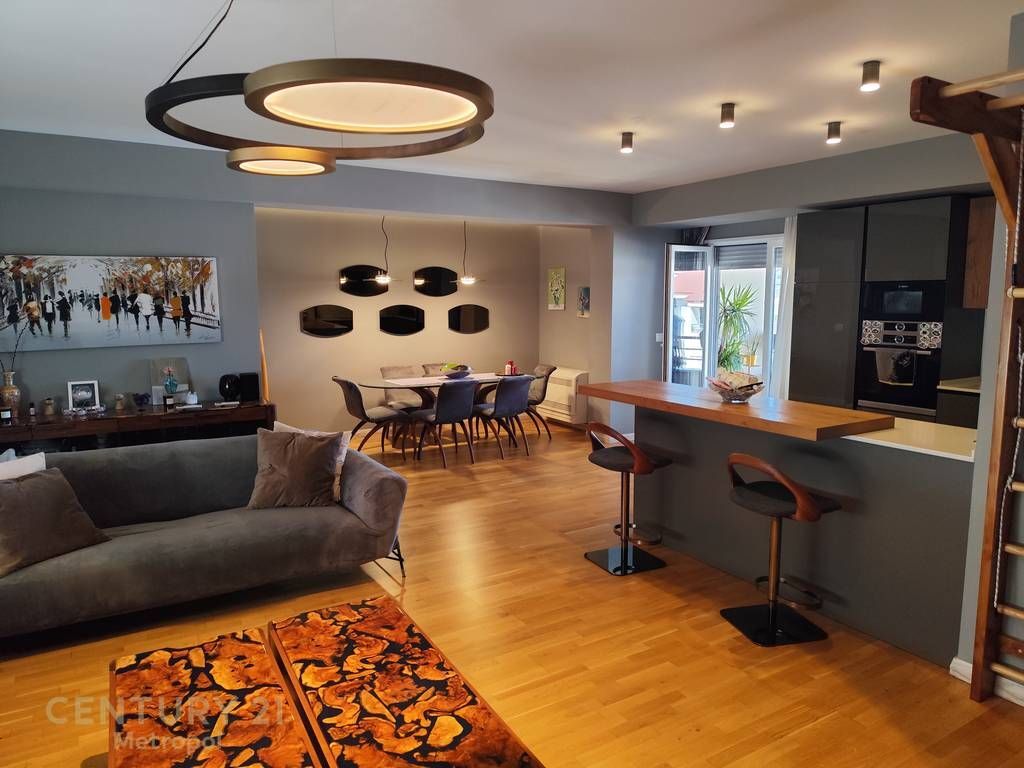 APARTAMENT 3+1 PER QIRA NE NJE REZIDENCE PRIVATE PRANE TEG