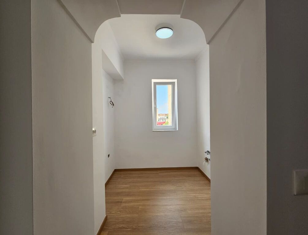 Apartament 1+1 per shitje tek Medreseja!