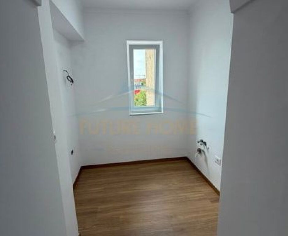 Shitet, Apartament 1+1, Medreseja, Tiranë.