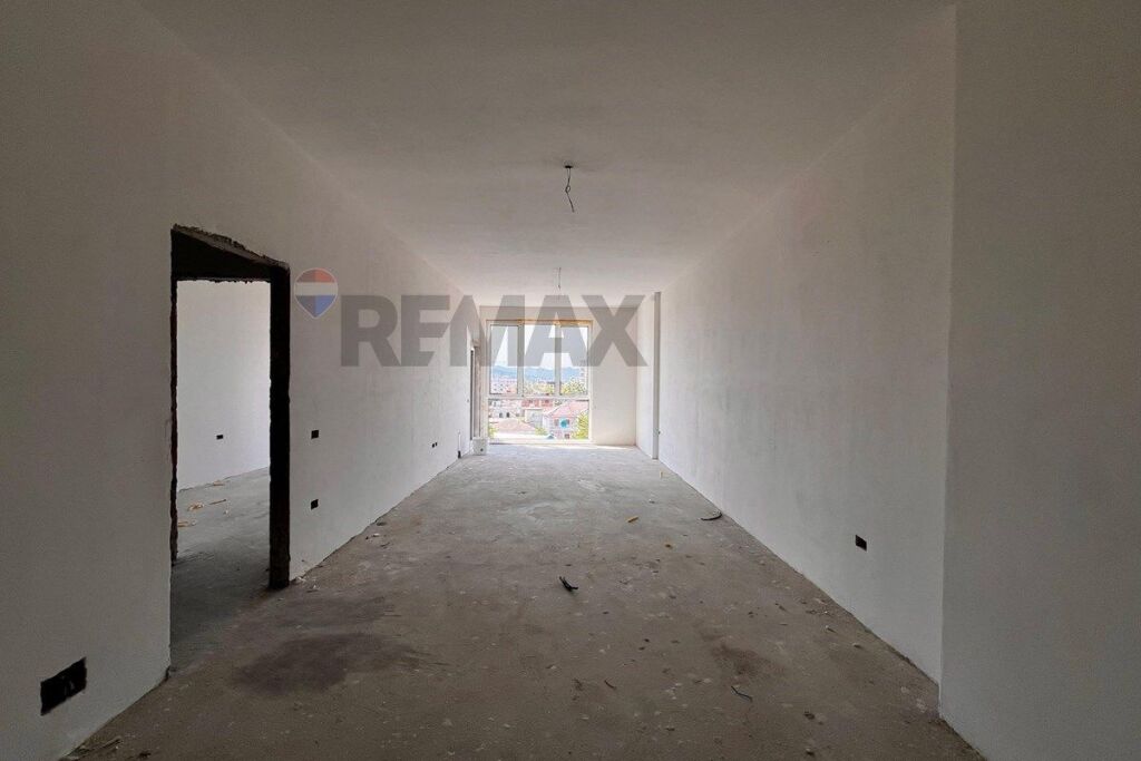 Shitet apartament 2+1+2 ne Kamez.
