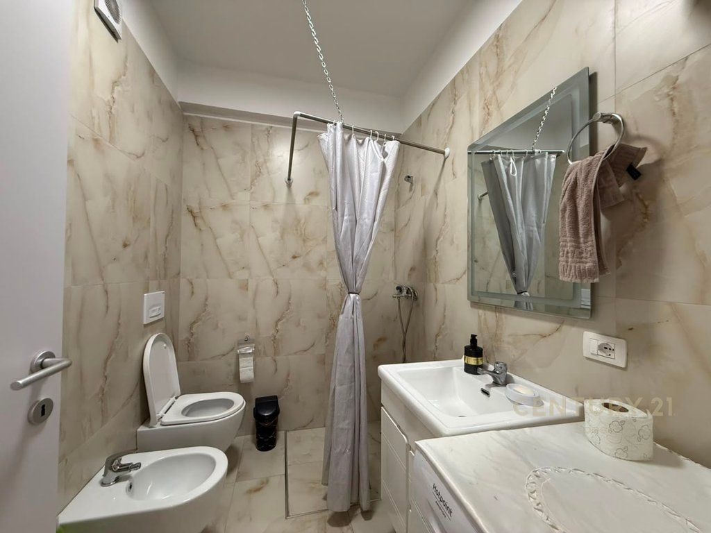 JEPET ME QIRA APARTAMENT 2+1 TEK RRUGA 5 MAJI!!