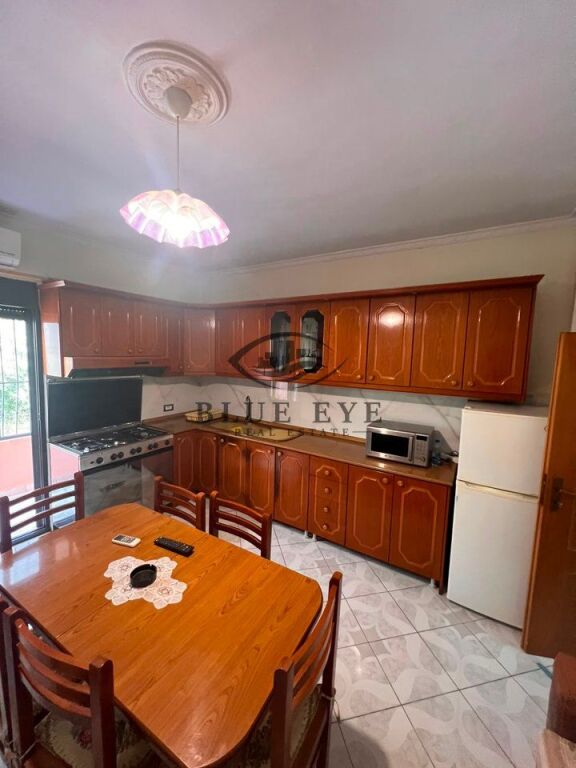 JEPET ME QERA APARTAMENT 2+1 – 105 m² | STACIONI I PARË, PLAZH DURRËS | PRANË HOTEL ROYAL G