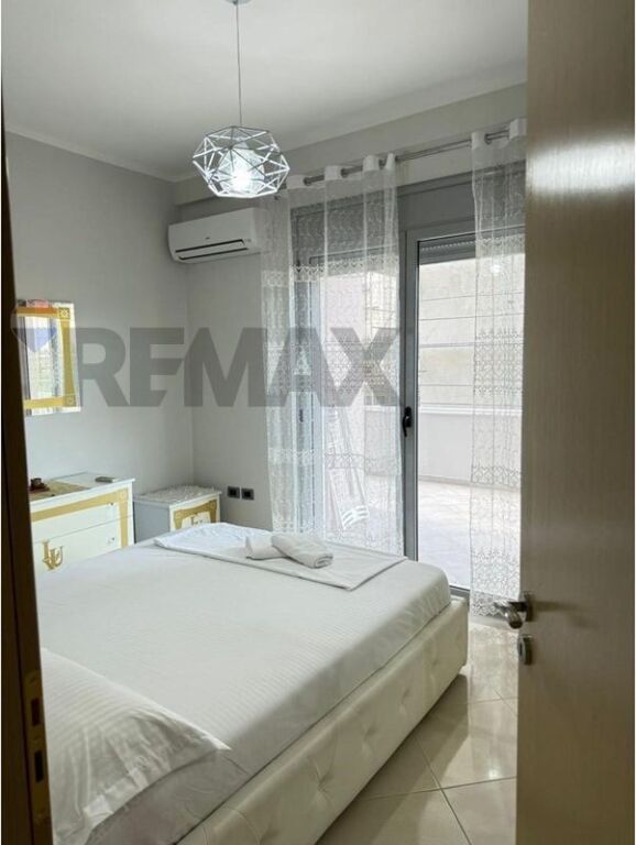 🏢 APARTAMENT 2+1+2 ME QIRA – BULEVARDI, VLORË