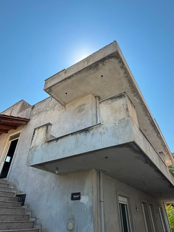 Ndërtesë me Pamje nga Deti në Shitje në Vlorë