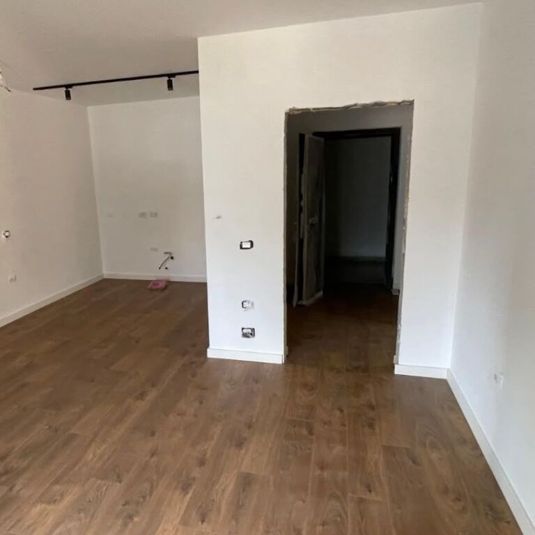 🏢 JEPET ME QIRA ZYRË 1+1 – PRANË AIR ALBANIA STADIUM ✨