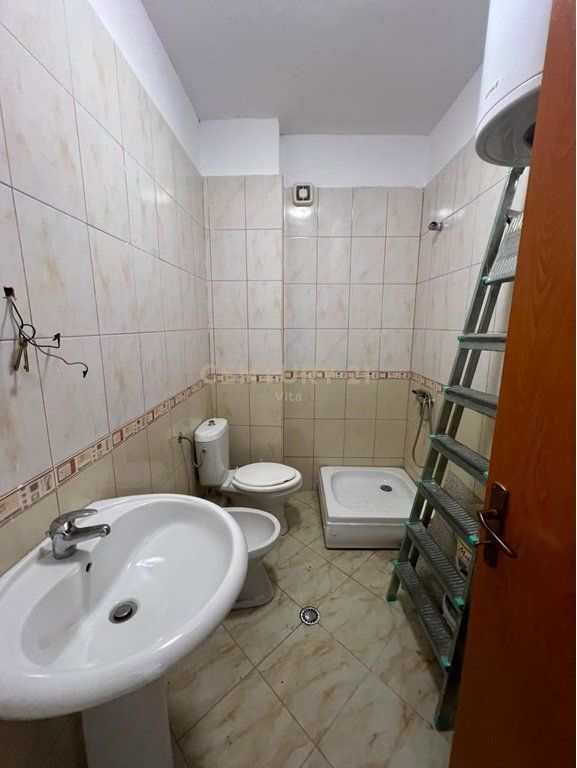 JEPET ME QIRA APARTAMENT 2+1+2 TEK RAJONI I POLICIS DURRES !!
