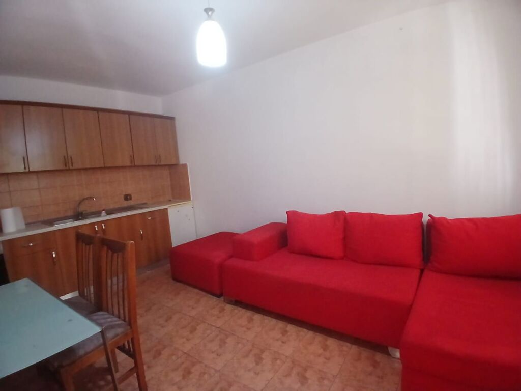 Jepet Me Qera Apartament 1+1+1 Verande