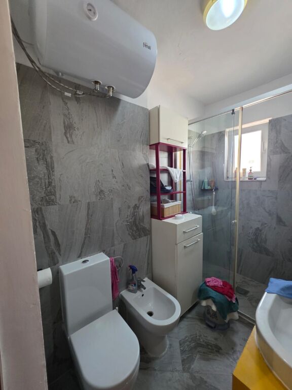 Apartament 2+2+2 në shitje – Plazh, pranë Rrugës Pavarësia