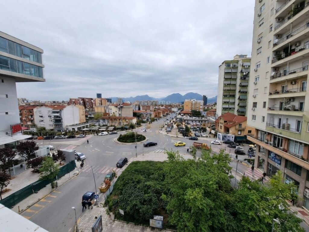 Shitet, Ambient Biznesi, Komuna e Parisit,Tirane