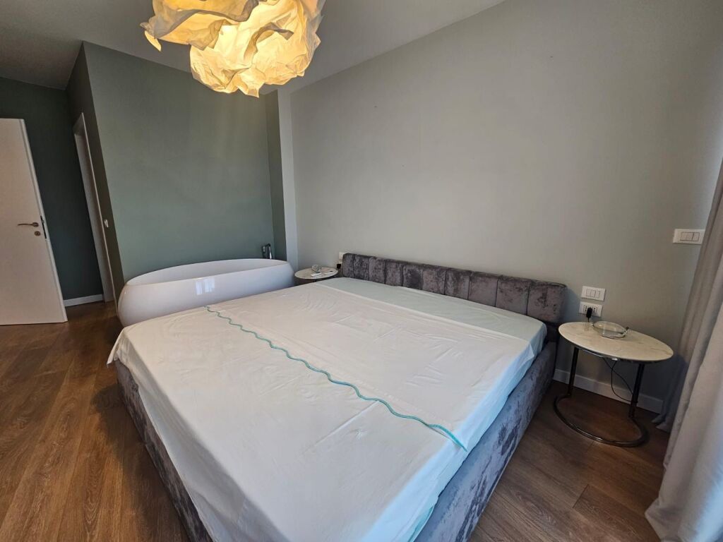 Apartament 2+1 me qira tek Lake View!