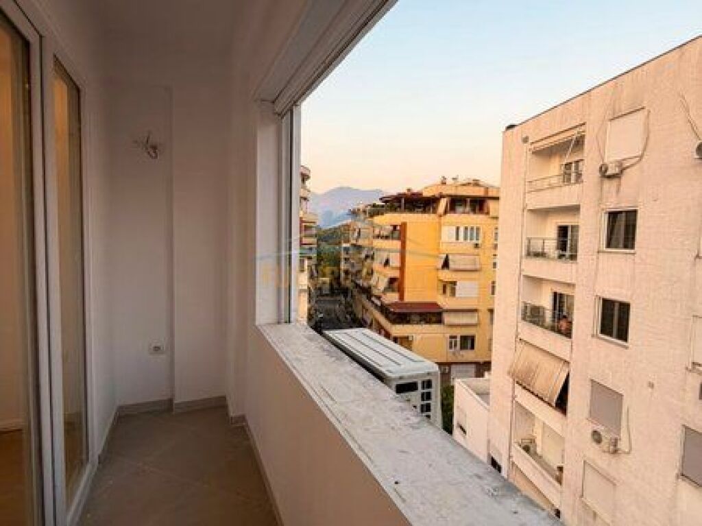 Shitet, Apartament 2+1, Kopshti Zoologjik, Tiranë.
