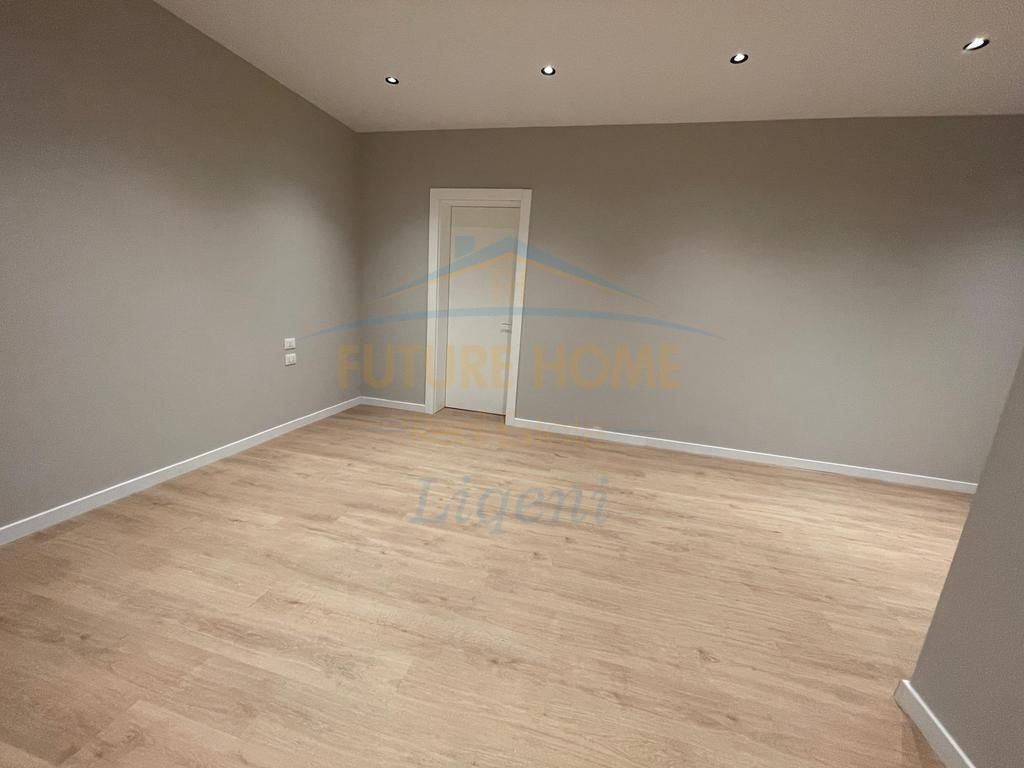 Rent, 3-Storey Villa, Green Valley, Dry Lake, Tirana