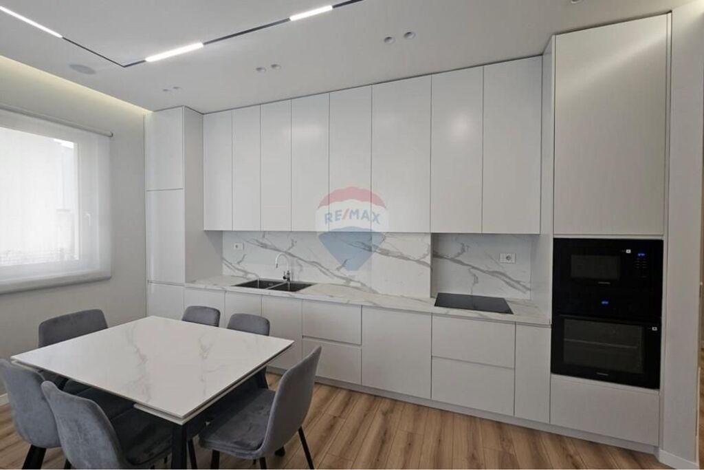 Apartament 3+1 per qira tek Liqeni i Thate!
