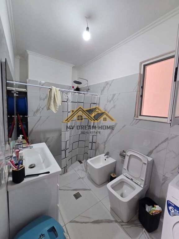 Shitet Apartament 2+1 – Rrota e Kuqe, Durrës