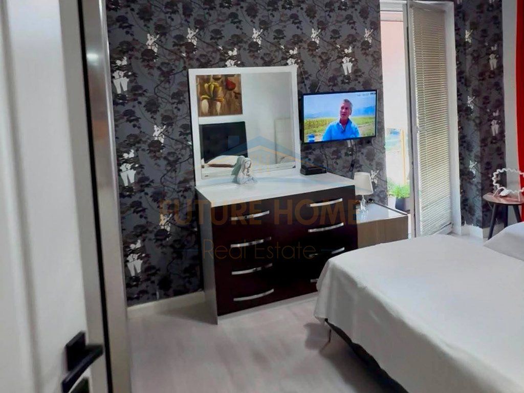 Shitet, Apartament 3+1+2, Unaza e Re, Tiranë