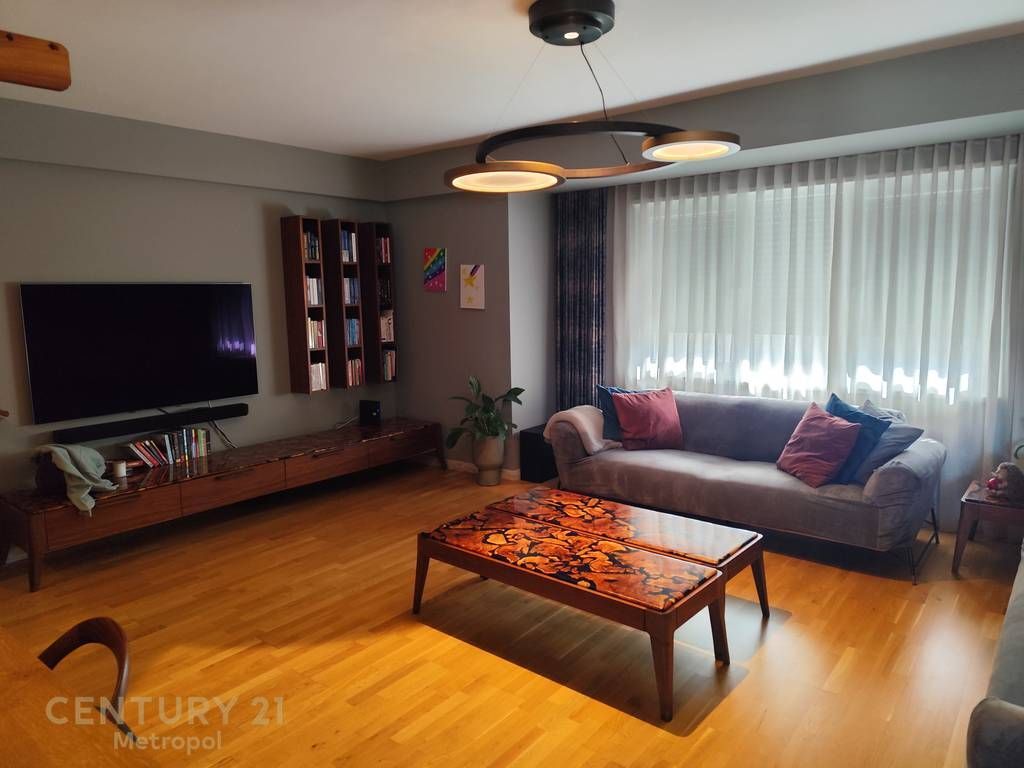 APARTAMENT 3+1 PER QIRA NE NJE REZIDENCE PRIVATE PRANE TEG
