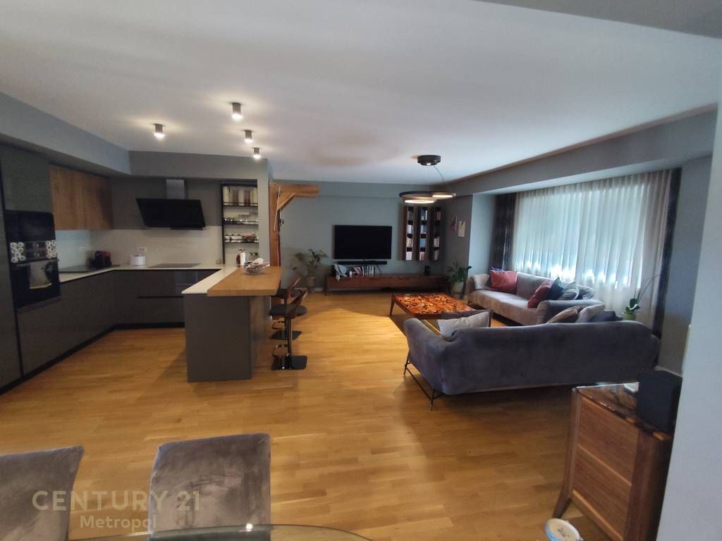 APARTAMENT 3+1 PER QIRA NE NJE REZIDENCE PRIVATE PRANE TEG