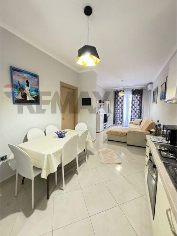🏢 APARTAMENT 2+1+2 ME QIRA – BULEVARDI, VLORË