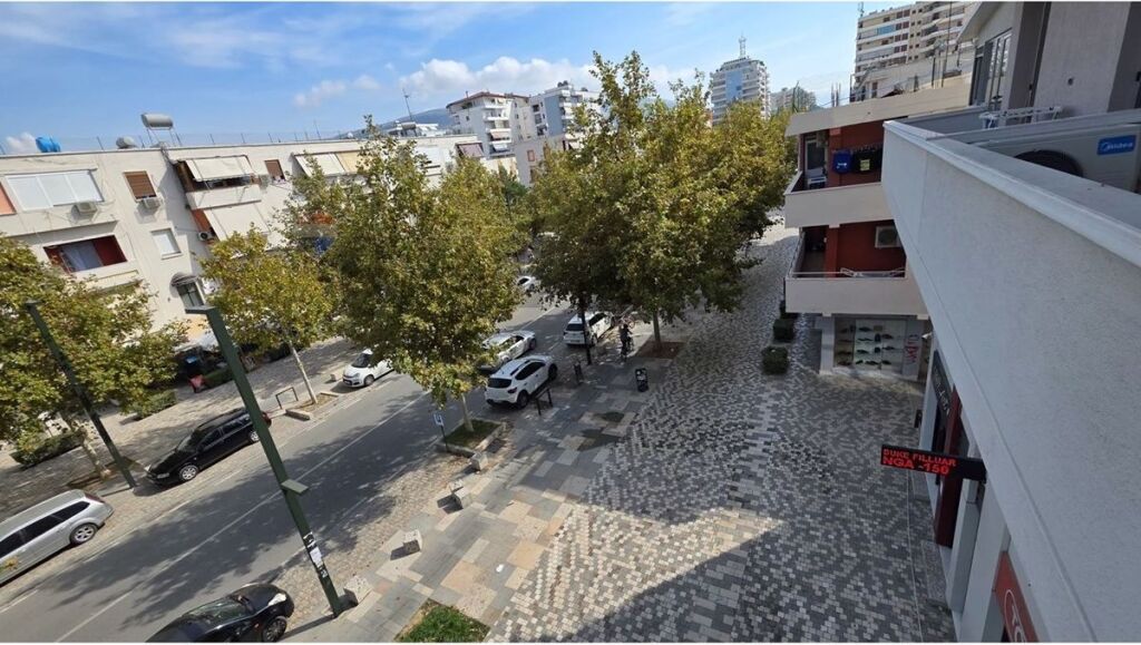 🏢 APARTAMENT 2+1+2 ME QIRA – BULEVARDI, VLORË