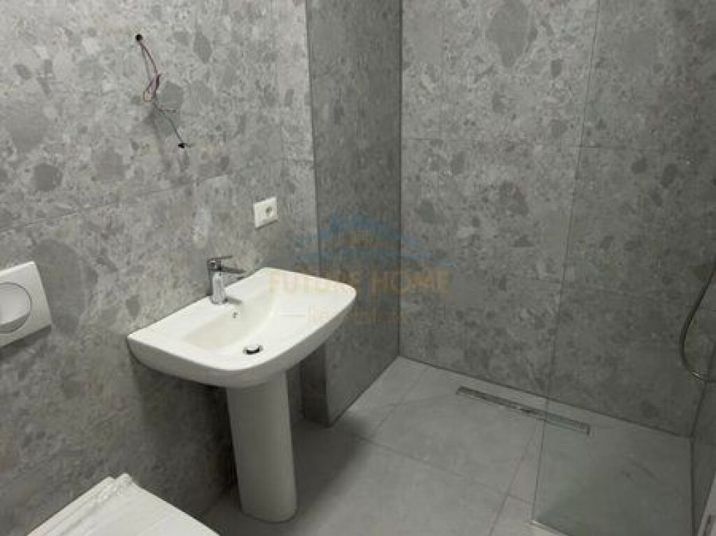 Affitto, Appartamento 3+1+2, Complesso Ndregjoni, Tirana