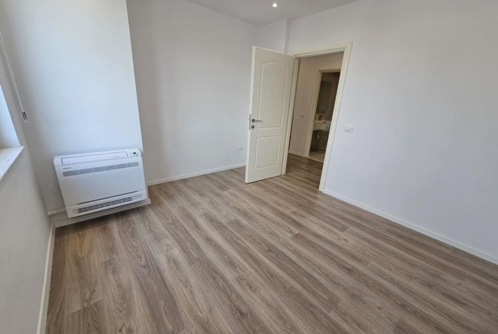 At 21 Dhjetori, Office Space for Rent!