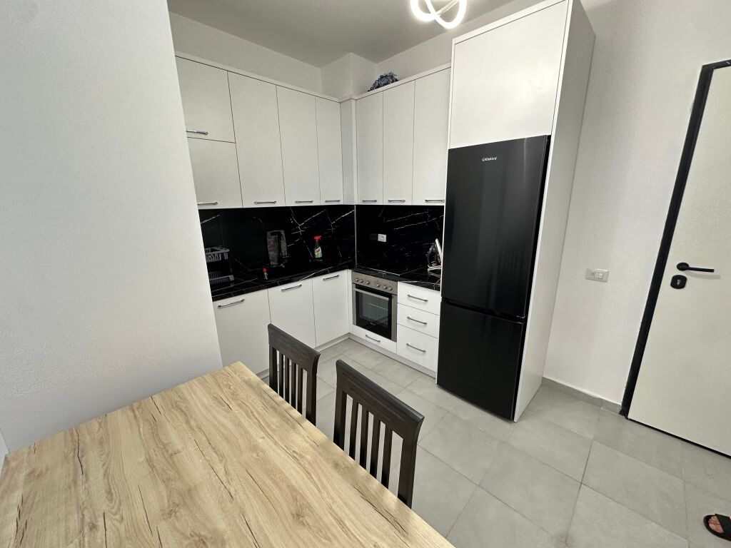 65,000 leke tek Hotel Radison  apartament 1+1