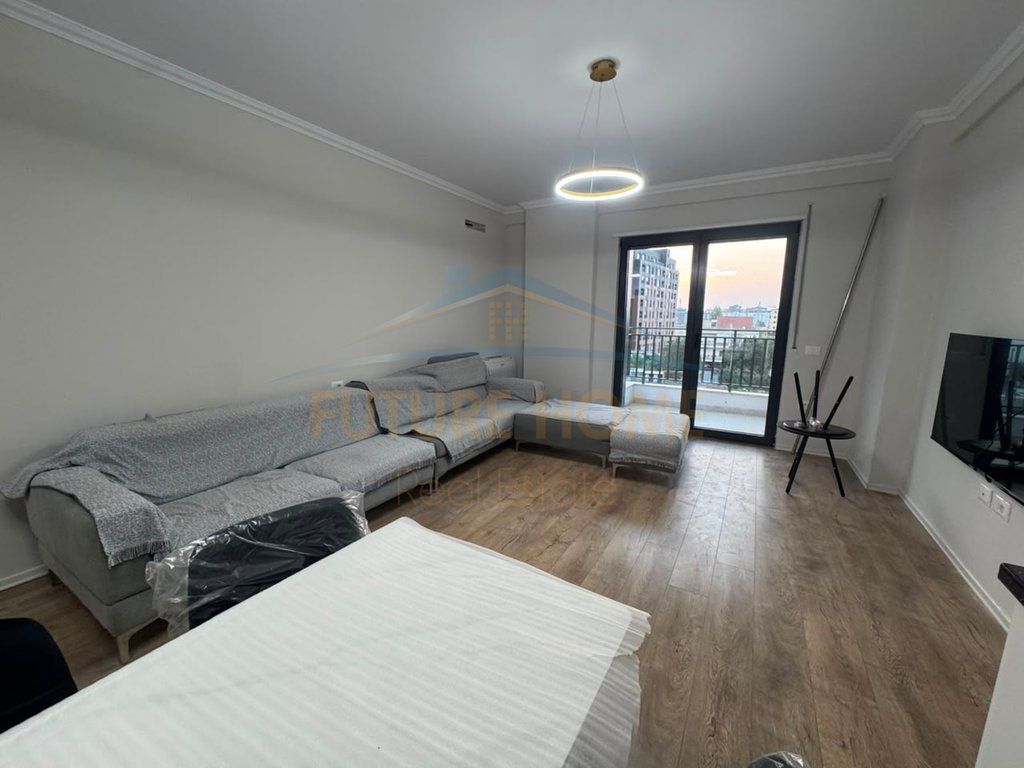 Disponiamo per Affitto Appartamento 1+1, Jordan Misja vicino al complesso Ndregjoni.