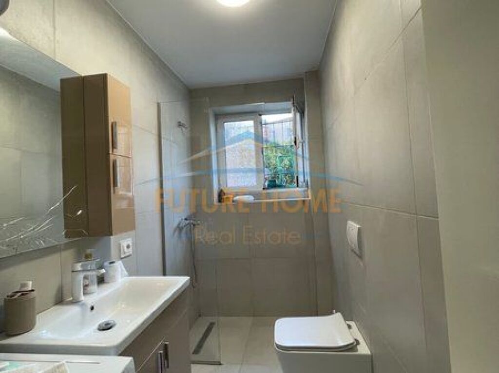 Shitet, Apartament 2+1, Shkolla e Bashkuar, Tiranë