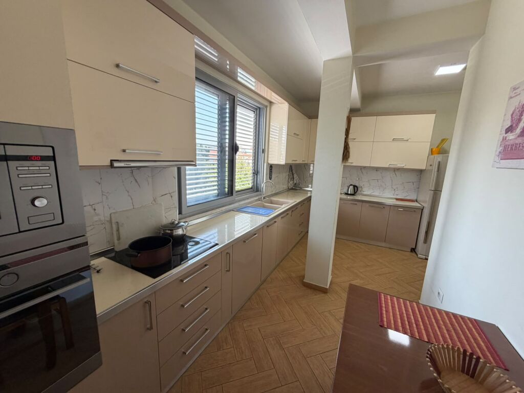 🏡 PART OF VILLA FOR RENT – 3+1+2📍 Location: Near the Engineering Dormitories💶 Rent: 1,000 €/month