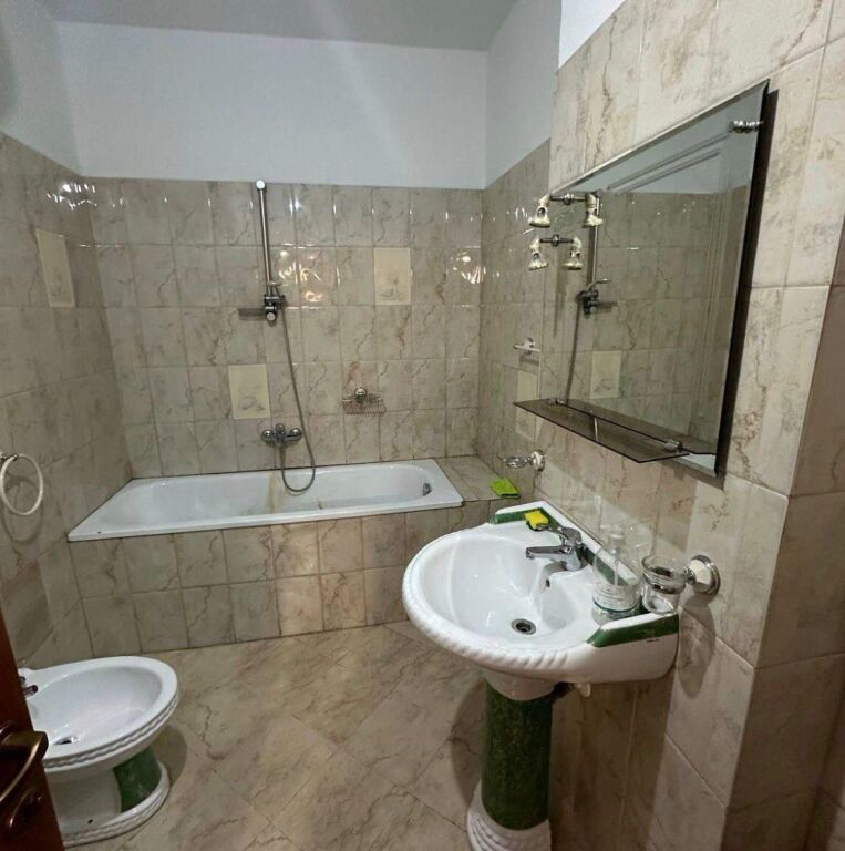 Apartament 2+1+2 me 2 Poste Parkimi te Rrethi i Ekonomikut, Rruga e Elbasanit