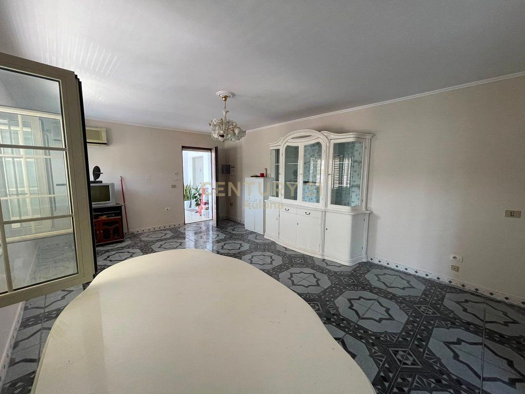 APARTAMENT 2+1 PER SHITJE TE KOMISARIATI I POLICISE VLORE
