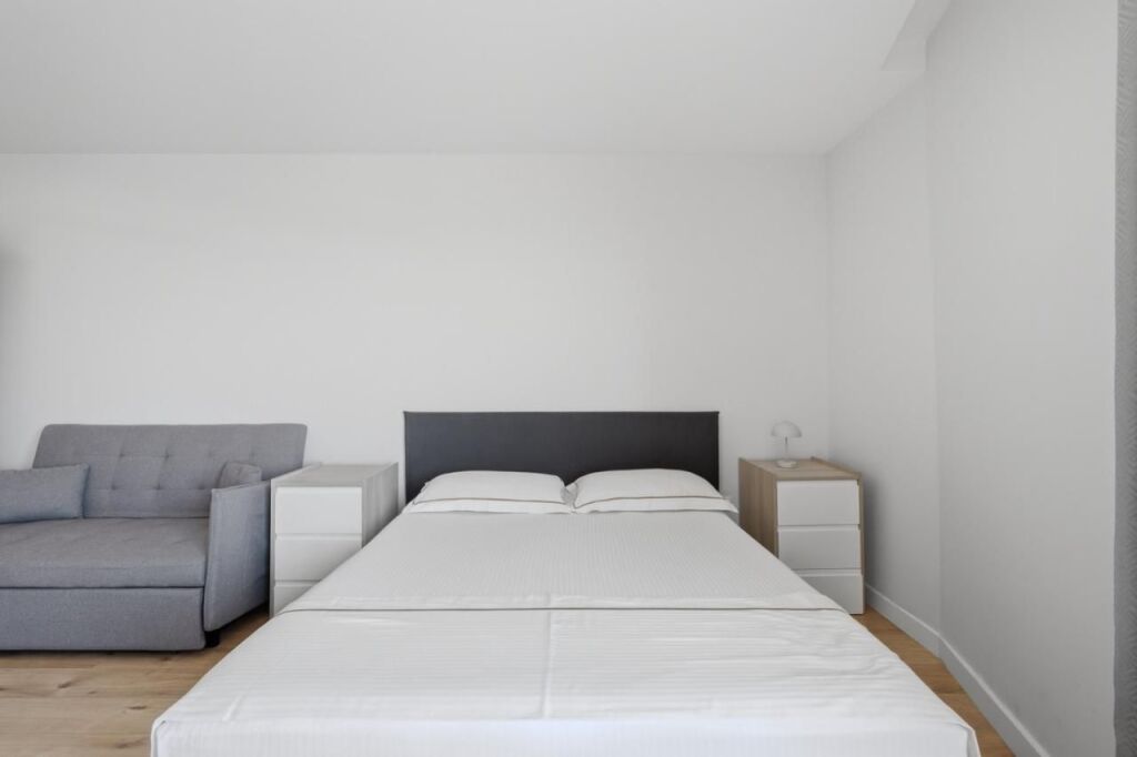 🏡 Apartament me Qira – Rruga e Portit, Durrës