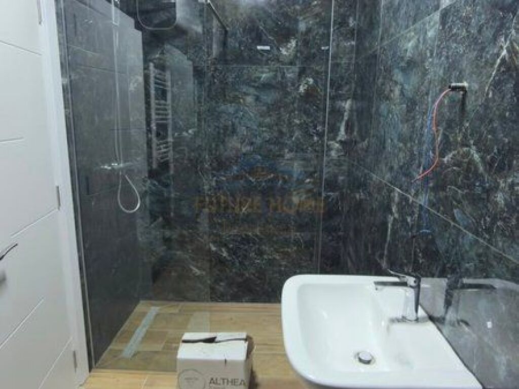 Affitto, Appartamento 3+1+2, Complesso Ndregjoni, Tirana