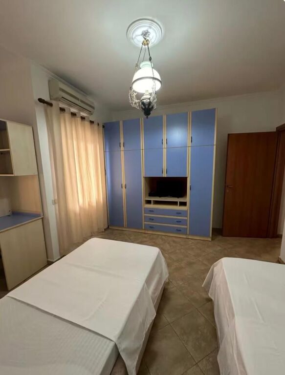Apartament 2+1+2 me 2 Poste Parkimi te Rrethi i Ekonomikut, Rruga e Elbasanit